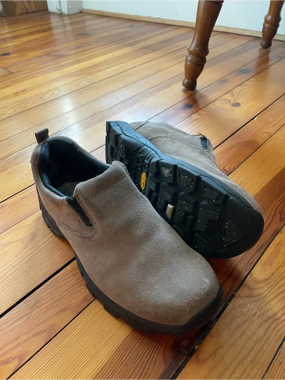 Women’s L.L.Bean suede Vibram Arctic Grip slip-ons 🤎